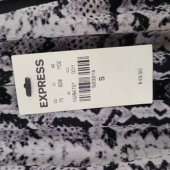 *NWT* EXPRESS Black/Gray Animal/Geometric Print Halter Top, size Small - Picture 4 of 8
